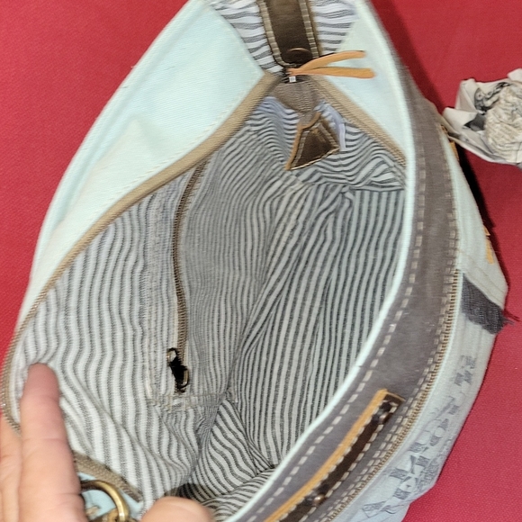 Vintage shoulder & adjustable strap. Pale green and brown. - Picture 12 of 12